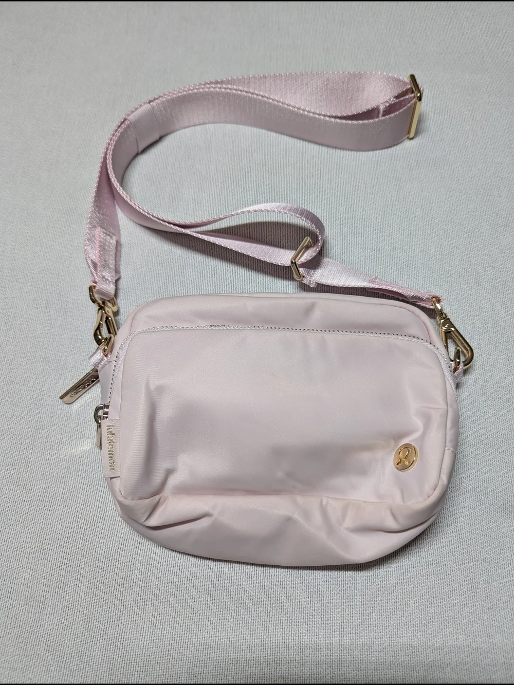 Lululemon Everywhere Crossbody Bag Metal Hardware - 2L